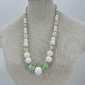 Vintage 1970s White and green chunky Beaded Necklace